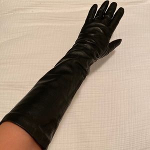 Elegant black leather gloves